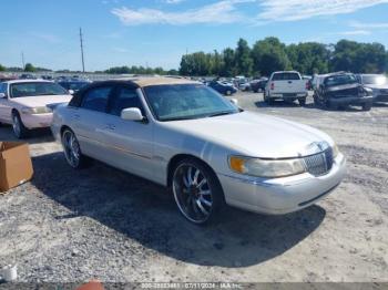  Salvage Lincoln Towncar