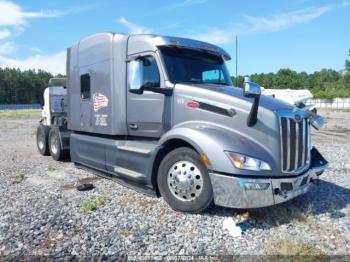  Salvage Peterbilt 579