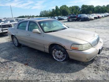  Salvage Lincoln Towncar