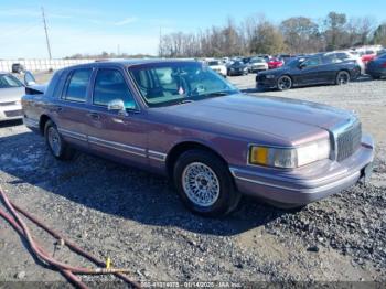  Salvage Lincoln Towncar