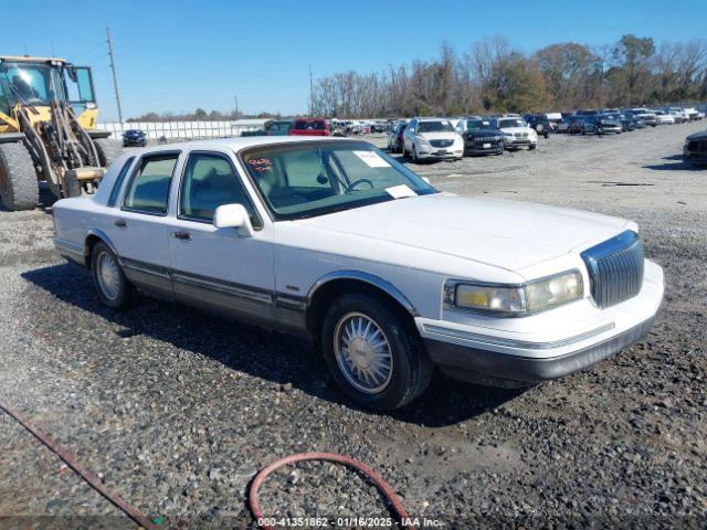  Salvage Lincoln Towncar