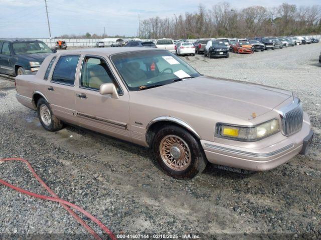  Salvage Lincoln Towncar