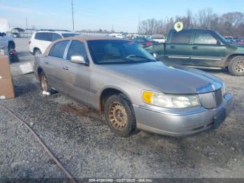  Salvage Lincoln Towncar