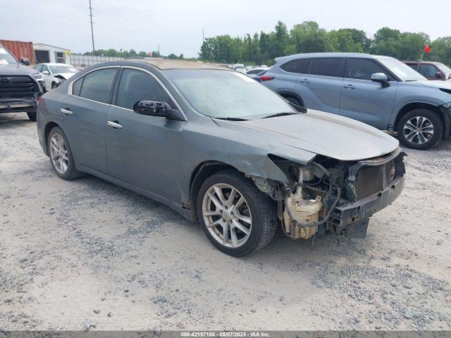  Salvage Nissan Maxima
