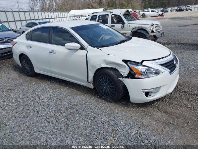  Salvage Nissan Altima