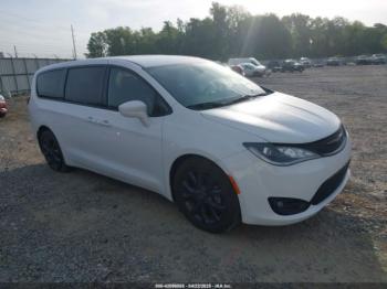  Salvage Chrysler Pacifica