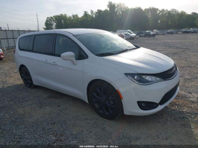  Salvage Chrysler Pacifica