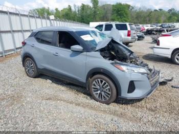  Salvage Nissan Kicks