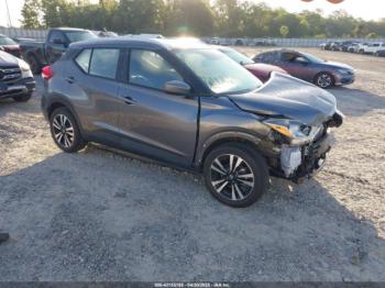  Salvage Nissan Kicks
