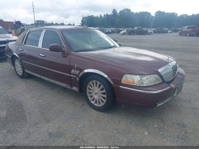  Salvage Lincoln Towncar
