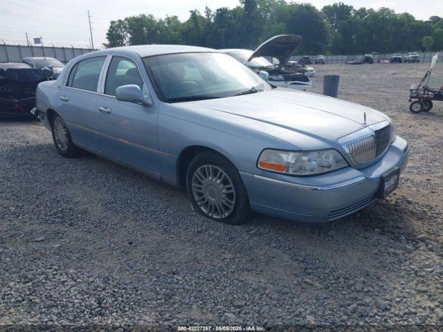  Salvage Lincoln Towncar