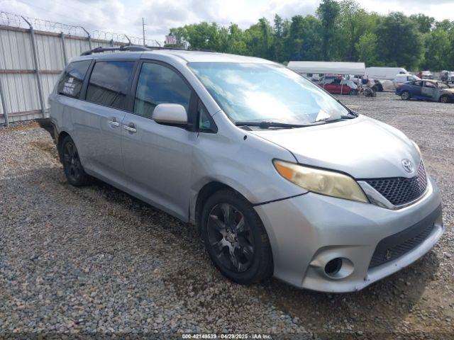  Salvage Toyota Sienna