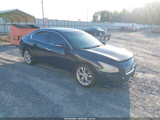  Salvage Nissan Maxima