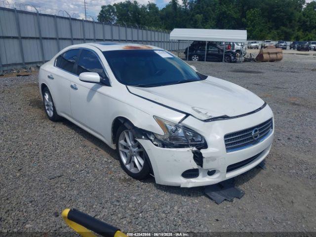  Salvage Nissan Maxima