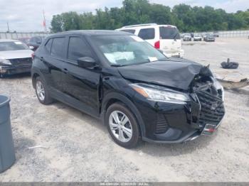  Salvage Nissan Kicks