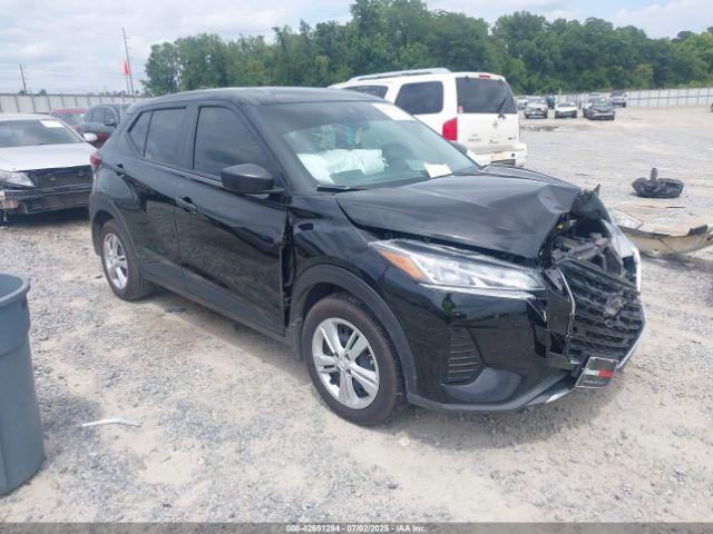  Salvage Nissan Kicks