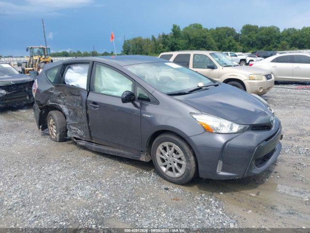  Salvage Toyota Prius v