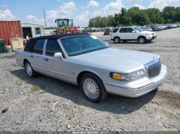  Salvage Lincoln Towncar