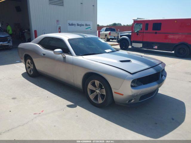  Salvage Dodge Challenger