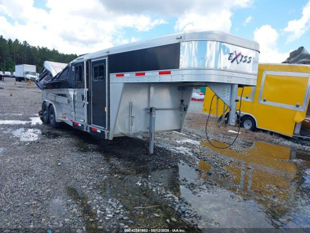  Salvage Exxiss Aluminum Trai Horse Trailer
