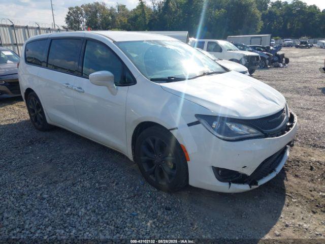  Salvage Chrysler Pacifica