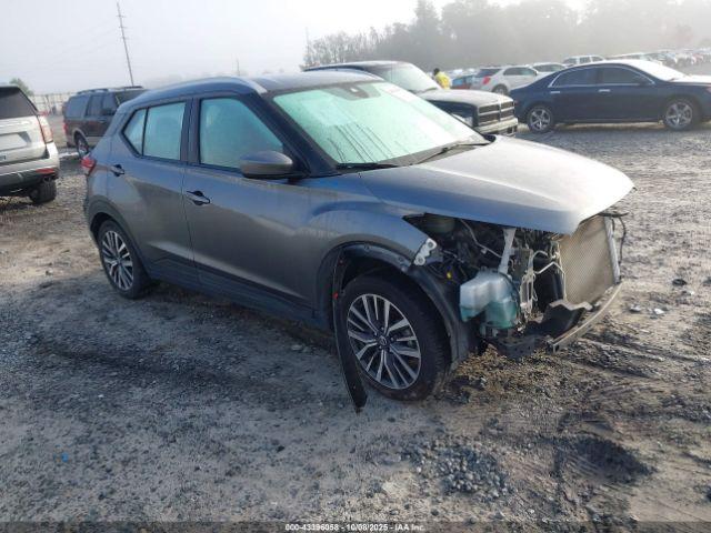  Salvage Nissan Kicks