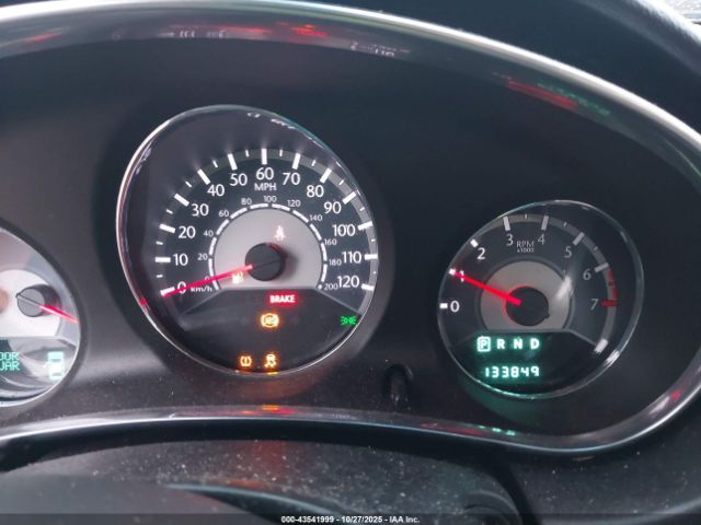 Chrysler 200 Touring Image 6