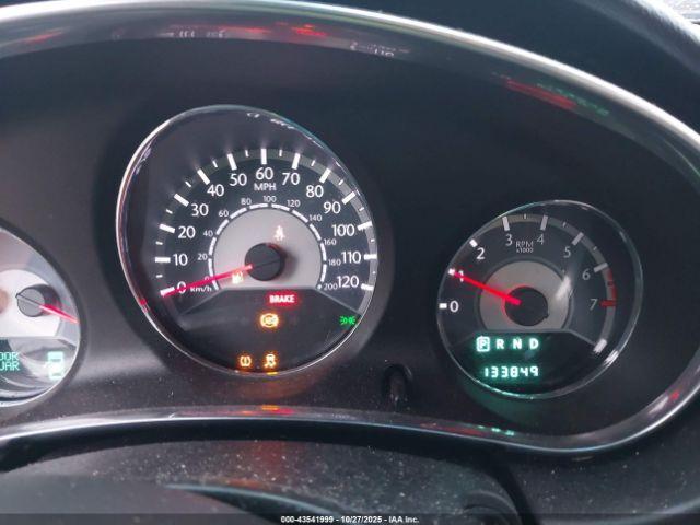 Chrysler 200 Touring Image 6