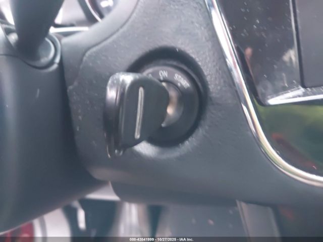 Chrysler 200 Touring Image 11