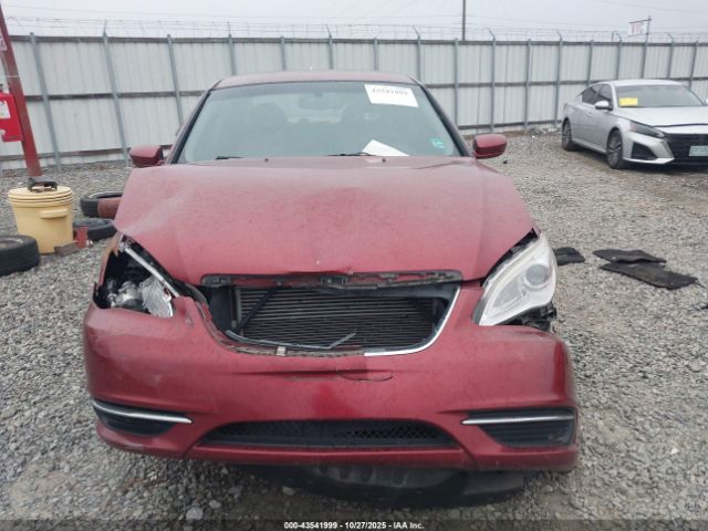 Chrysler 200 Touring Image 9