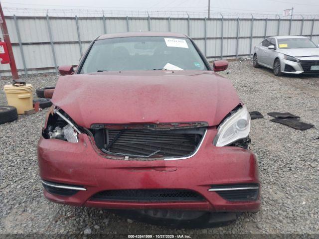 Chrysler 200 Touring Image 9