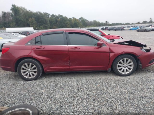 Chrysler 200 Touring Image 12