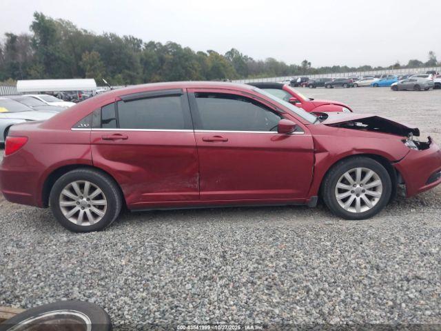 Chrysler 200 Touring Image 12