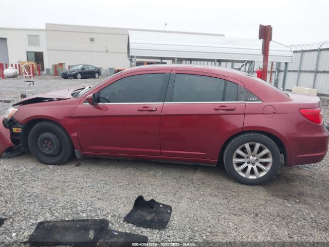 Chrysler 200 Touring Image 15