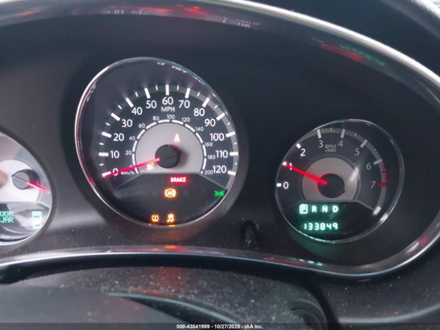 Chrysler 200 Touring Image 10