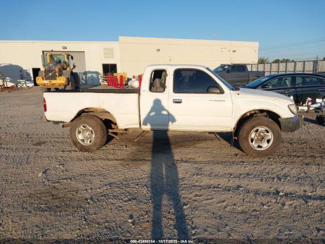 Toyota Tacoma Prerunner Image 16