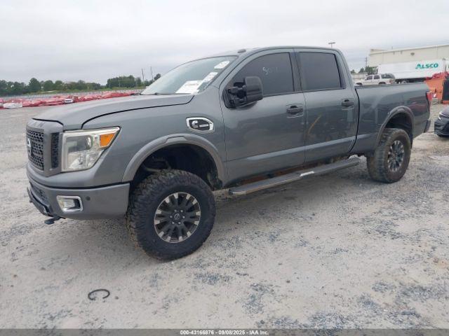 Nissan Titan Pro-4x Diesel Image 11