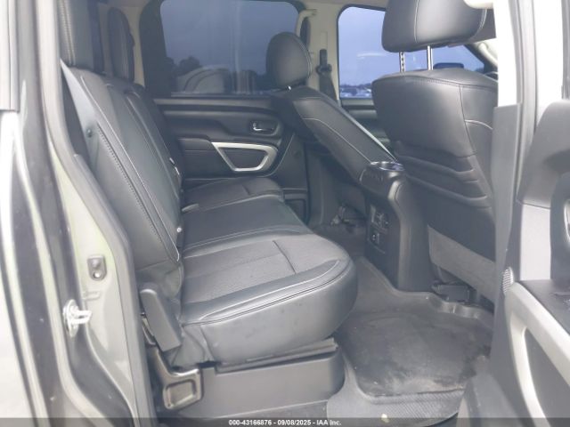 Nissan Titan Pro-4x Diesel Image 9