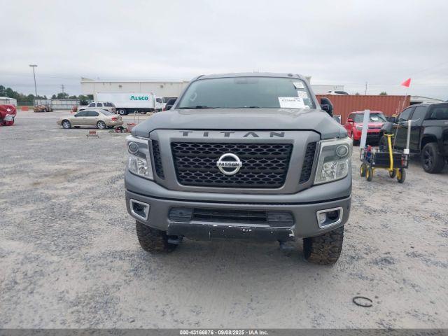 Nissan Titan Pro-4x Diesel Image 7
