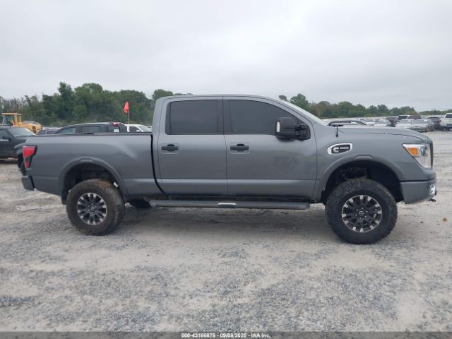 Nissan Titan Pro-4x Diesel Image 12