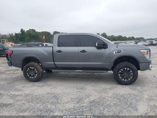 Nissan Titan Pro-4x Diesel Image 12