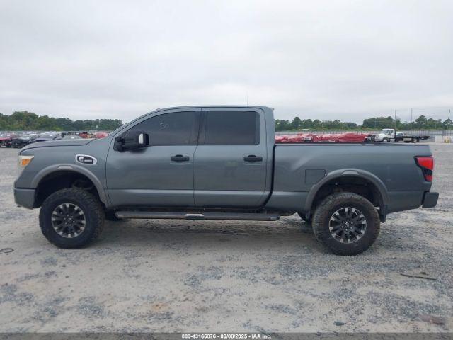 Nissan Titan Pro-4x Diesel Image 8
