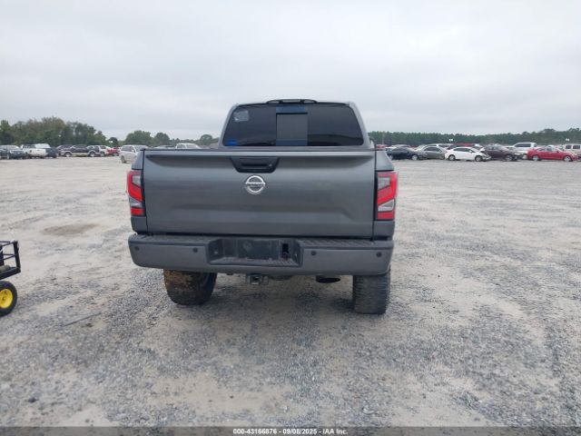 Nissan Titan Pro-4x Diesel Image 15