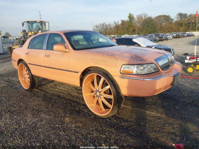  Salvage Lincoln Towncar