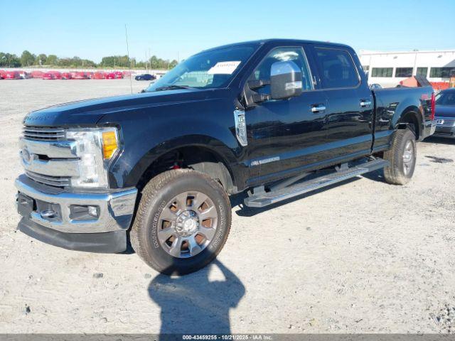 Ford F-350 Lariat Image 6