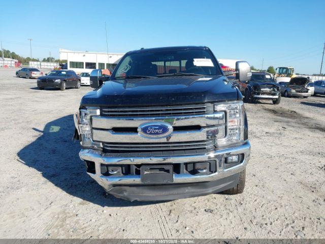Ford F-350 Lariat Image 15