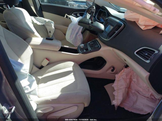 Chrysler 200 Limited Image 3