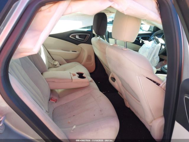 Chrysler 200 Limited Image 5