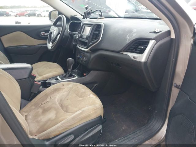 Jeep Cherokee Sport 4x4 Image 3