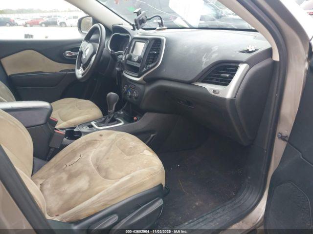 Jeep Cherokee Sport 4x4 Image 3